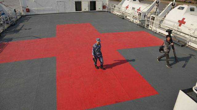 PEACE ARK. A sailor on the deck of the hospital ship Peace Ark bound for the Philippines from China, November 21, 2013. Peter Parks/AFP PHOTO 
