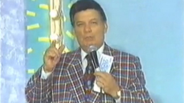 THE CLASSIC PINOY TV HOST. Pepe Pimentel had a distinct, fatherly hosting style that Filipinos came to love. Screen grab from YouTube (marc antonio)