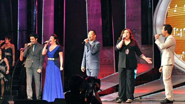 CHRISTIAN BAUTISTA, REGINE VELASQUEZ, Basil Valdez, Sharon Cuneta and Eric Santos in a special performance of OPM hits. Photo courtesy of DDB