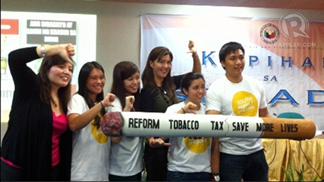 HEALTH ISSUE. Sen Pia Cayetano poses with anti-tobacco advocates in a press forum. She says the focus in the sin tax bill should be health, not the profits of tobacco companies. Photo by Ayee Macaraig 
