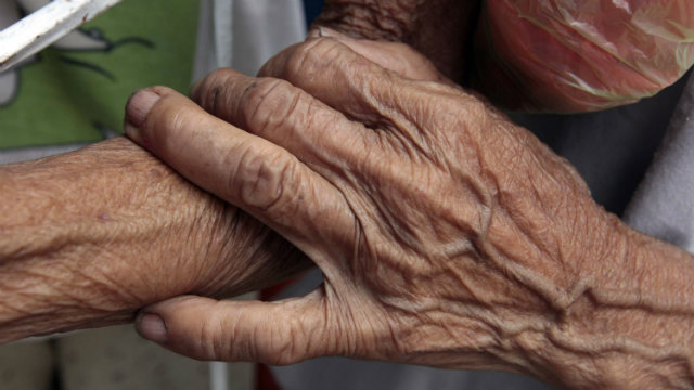 OLD, POOR. NSCB reports that the latest poverty incidence among the country's senior citizens is 15.8% as of 2009, while the magnitude of poor is around 1.1 million. File photo by Dennis Sabangan/EPA