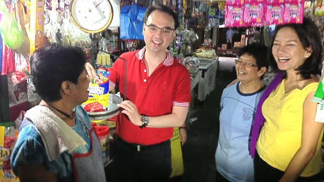 CAMPAIGN LAUNCH. Re-electionist Sen Alan Peter Cayetano and former Akbayan Rep Risa Hontiveros visit a market in Tondo to launch their campaign. Photo from the office of Sen Alan Peter Cayetano.