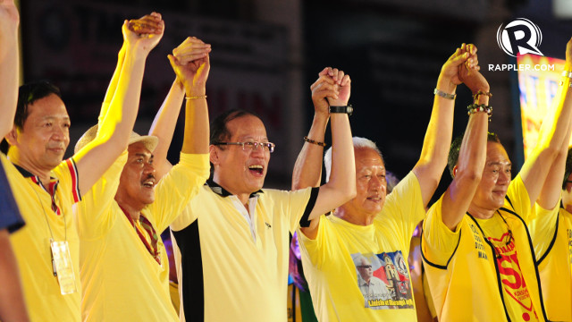 ALL AGAINST THE 'DIABLO.' President Benigno Aquino shows support for Liberal Party local candidates Mayor Alfredo Lim and running mate Lou Veloso. Rappler/Haiko Magtrayo