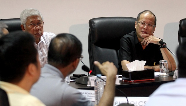 DEFENDER. President Benigno Aquino III defends the release of bonuses to GOCCs. Malacañang Photo Bureau