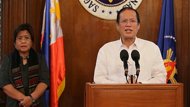 BACKING PNOY. Justice Secretary Leila de Lima supported President Aquino in refusing to allow former President Arroyo to leave the Philippines despite a TRO from the Supreme Court. File photo by Malacañang Photo Bureau 