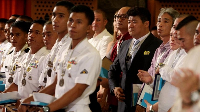 Bakas ng Parangal awardees listen to President Aquino's speech. Among them are divers and members of the Task Force Kalihim that searched for Robredo and his two companions. Photo by Malacañang Photo Bureau 