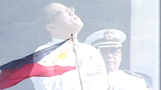 FOR LOVE OF COUNTRY. President Benigno Aquino III leads Independence Day celebrations at Liwasang Bonifacio. Screenshot from Rappler's livestream
