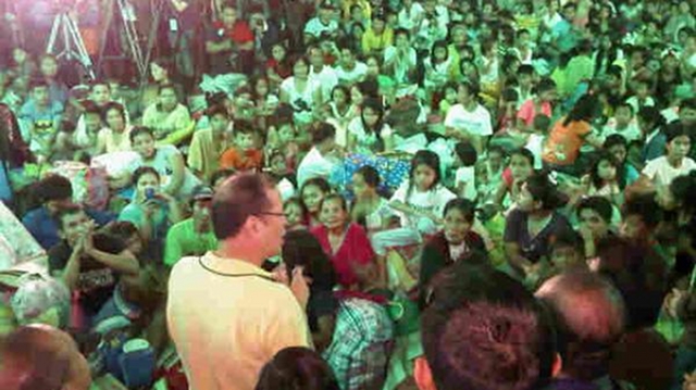 PRESIDENT'S PRESENCE. President Benigno Aquino III speaks to evacuees in Bagong Silangan, Quezon City. Photo by PCDSPO