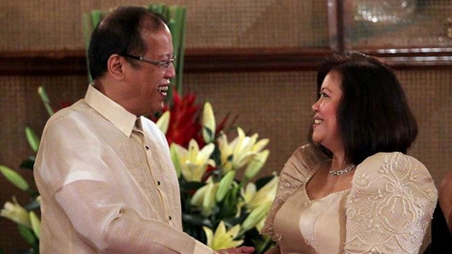 DON'T LOSE FAITH. President Aquino calls on Chief Justice Maria Lourdes Sereno to carry on despite the challenges that she has to bear. File photo from Sereno oath-taking by Malacañang Photo Bureau