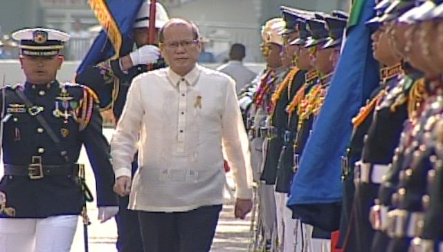 LEADER. President Benigno Aquino III walks past members of the armed forces during the 115th Independence Day celebration. Screenshot from Rappler's livestream