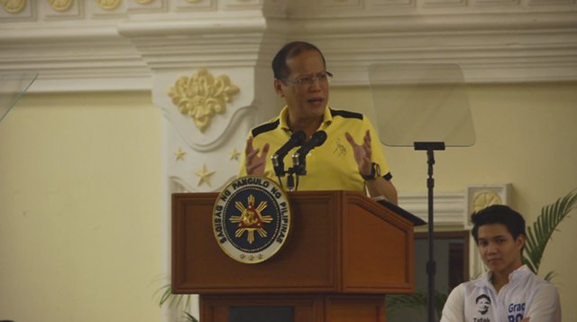 AQUINO ATTENDS SORTIE. President Benigno Aquino III attended a Team PNoy sortie in Pampanga on Friday, March 1 despite an exchange of fire in Sabah just hours earlier. Photo by Franz Lopez.