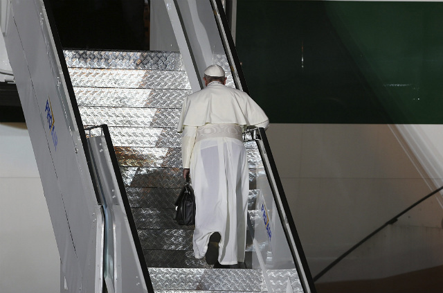 Pope Francis gets on board an Alitalia plane at his departure at Galeao/Antonio Carlos Jobim international airport in Rio de Janeiro, Brazil, July 28, 2013. Photo by EPA/Antonio Lacerda