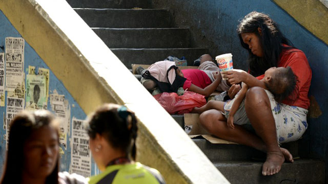 POVERTY STRICKEN. Poor families resort to begging in the streets just to survive. Photo by AFP