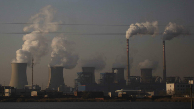 CLIMATE CHANGE. Power plants account for some 40% of US emissions of carbon dioxide, the most common greenhouse gas that contributes to climate change. File photo of power plants in China by How Hwee Young/EPA