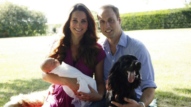 PRINCE GEORGE AND FAMILY. A handout picture released on August 19, 2013 by Kensington Palace shows Prince William, his wife Catherine, with their newborn baby boy, Prince George of Cambridge, at the Middleton family home in Bucklebury, Berkshire, in early August, 2013. AFP/Handout/Michael Middleton