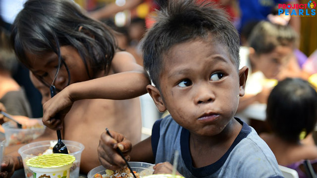 NUTRITIOUS MEALS. Project Pearls feeds over 300-600 underprivileged children in urban poor communities like Ulingan, Tondo. Photo from Project Pearls 