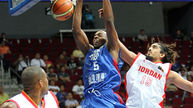 ALMOST PERFECT. Quincy Davis shot 12 of 13 to power Chinese Taipei. File photo by FIBA Asia/Nuki Sabio.