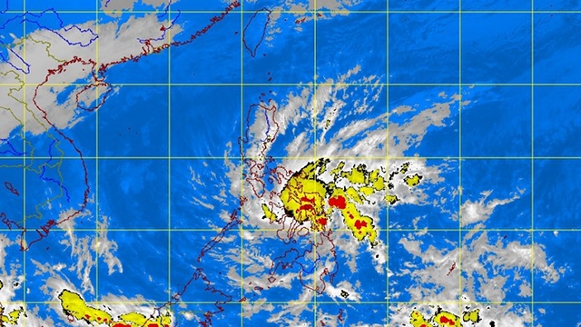 MAKING LANDFALL. Tropical Storm Quinta makes landfall in Eastern Samar on Tuesday evening. PAGASA satellite image as of 10:30 pm