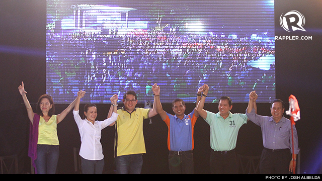 MOVING FORWARD. The 6 candidates at #RapplerDebate look at their supporters. Photo by Rappler/Josh Albelda