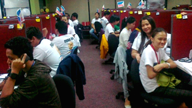 SUPPORT CENTER. Call center agents deployed for the 2010 elections. Photo from Comelec-EID