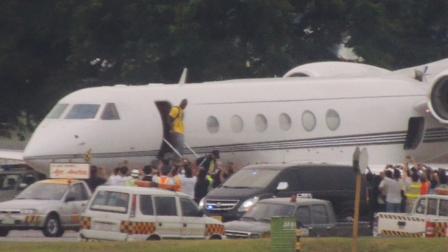 KINGS LANDING. LeBron arrives via the Nike private jet. Photo by Bob Reyes