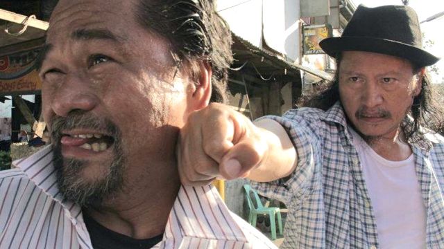 RIGHT SMACK. Soliman Cruz gets a taste of Ronnie Lazaro’s fist of fury. All movie stills courtesy of Sigfreid Barros-Sanchez. 
