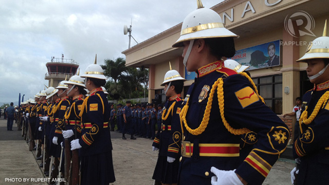 ARRIVAL HONORS. Officers of the Philippine National Police (PNP) await the arrival of the remains of Interior and Local Government Secretary Jesse Robredo at Pili Airport in Pili, Camarines Sur, August 26, 2012. Photo by Rupert Ambil. 