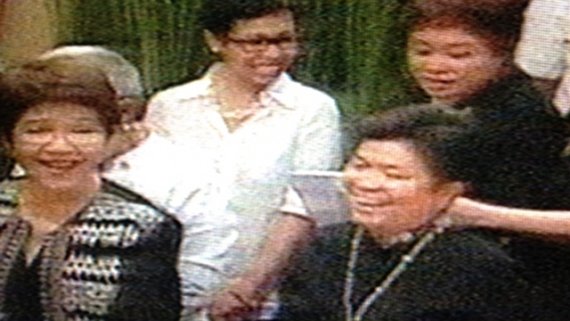 CABINET TRIBUTE. The late Jesse Robredo's colleagues in the Cabinet pay tribute to him – through songs. Screen grab from Malacañang feed