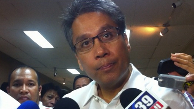 RECRUITMENT REFORMS. Interior Secretary Mar Roxas vows to change the way police are recruited in an attempt to eliminate corruption. File photo by Rappler