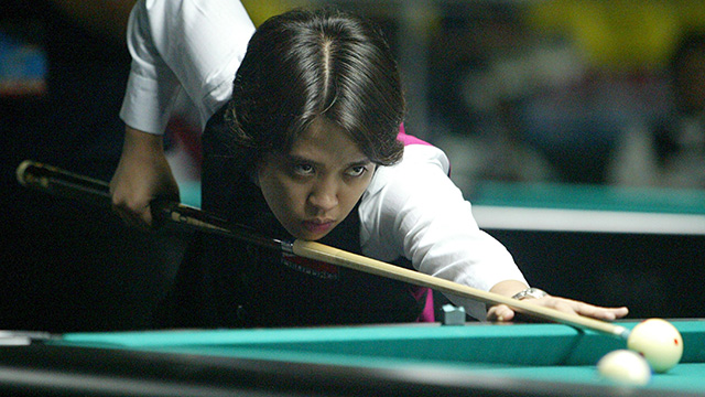 PRESSURE. Amit is the last Filipina standing in the Yalin Women's World 10 Ball Championship. File photo by Mike Alquinto/EPA