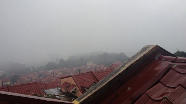 NO VISIBILITY. This photo from Twitter user @_adriangnzlz shows dark skies over San Mateo, Rizal