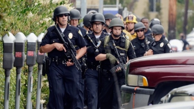 SEARCH. Santa Monica Police officers prepare to search the campus of Santa Monica College after multiple shootings were reported on the campus Friday, June 7. Photo by Kevork Djansezian/Getty Images/AFP