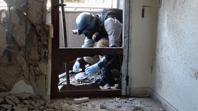 SAMPLING. A United Nations (UN) arms expert collects samples as they inspect the site where rockets had fallen in Damascus' eastern Ghouta suburb during an investigation into a suspected chemical weapons strike near the capital. Photo from AFP