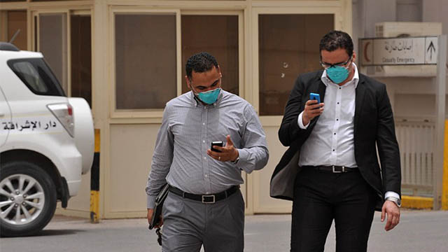 SAFE TRIP. The Saudi Arabian government asked the pilgrims journeying to Mecca to wear masks to prevent catching and spreading Middle East Respiratory Syndrome (MERS). AFP PHOTO/FAYEZ NURELDINE