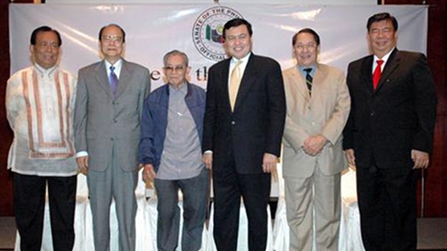 SENATE PRESIDENTS. Maceda poses with fellow former Senate leaders Aquilino Nene Pimentel Jr, Jovito Salonga, Manny Villar, Edgardo Angara and Franklin Drilon in an event back in 2006. File photo from Senate website 