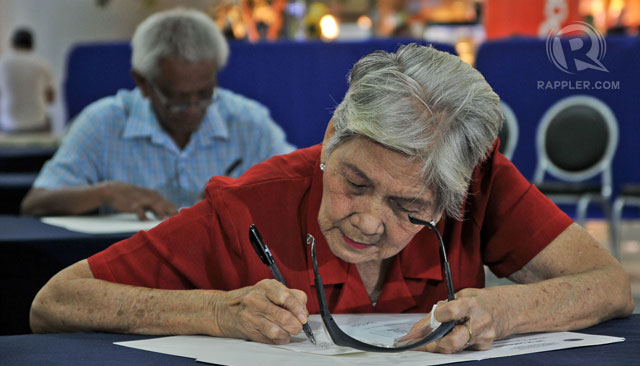 EAGER VOTER. A senior citizen casts her vote in a special polling precinct for persons with disabilities and the elderly in SM City Manila during the barangay elections on Oct 28, 2013. Photo by Roy Lagarde