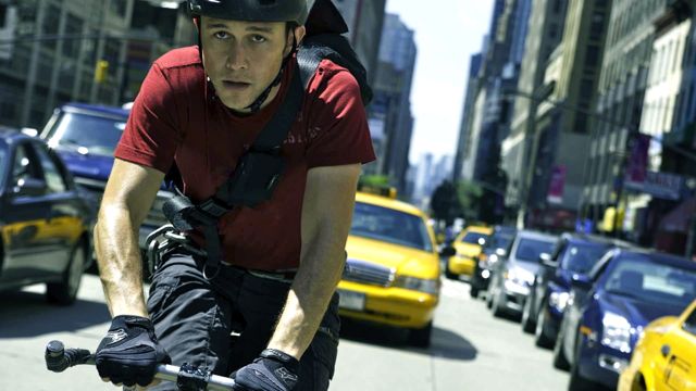 GORDON-LEVITT AS WILEE expertly manoeuvres his fixie around the streets of Manhattan