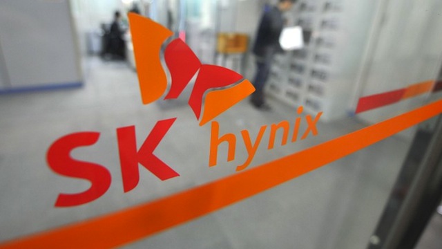 UP IN SMOKE. A fire hits a factory of S. Korean firm SK Hynix in China, potentially disrupting the global electronics supply chain. Photo by AFP