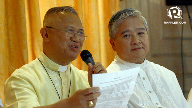 'IMMORAL' PORK. CBCP president Cebu Archbishop Jose Palma (left) signs a pastoral statement denouncing the pork barrel. CBCP's vice president and incoming president, Lingayen-Dagupan Archbishop Socrates Villegas (right), earlier issued a similar statement for his archdiocese. File photo by Arcel Cometa