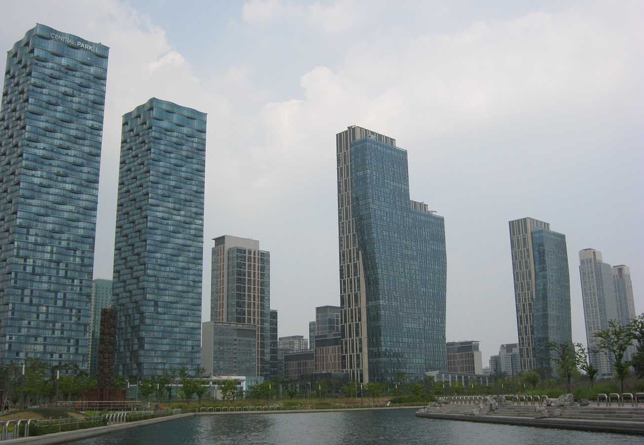 GREEN CITY. Korea's Green City, Songdo, boasts of sustainable buildings and efficient power and energy use. Photo courtesy of Cai Ordinario.