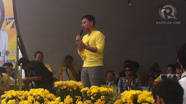 LAGUNA SORTIE. Senatorial bet Sonny Angara in the town of Biñan. Photo by Natashya Gutierrez