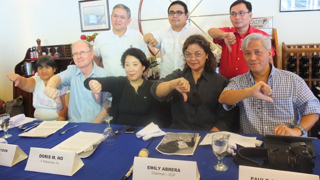 NO TO RECLAMATION. Members of the S.O.S. Save Manila Bay Coalition give a thumbs down to the reclamation project during a press conference on January 5 at the Manila Yacht Club