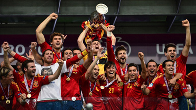 SPANISH VICTORY. Spain brought home the Euro 2012 title and is a favorite to win the Olympics. Photo from AFP.