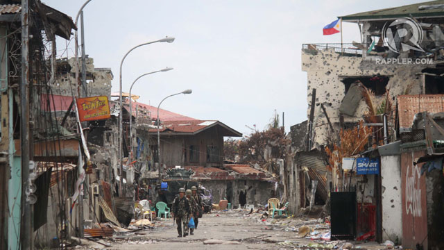WHAT'S LEFT? Destruction in Zamboanga City. Photo by Karlos Manlupig