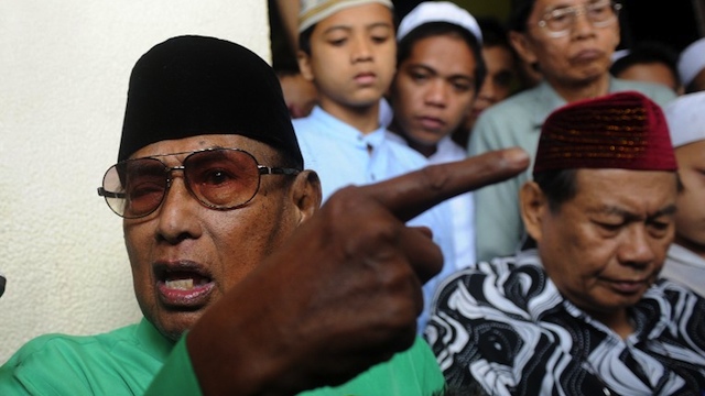 SULU RULER. Sultan Jamalul Kiram III told reporters on Friday, February 22 in the Taguig Blue Mosque that followers had a right to remain in Sabah because his sultanate still had sovereignty over the Malaysian state. AFP PHOTO/NOEL CELIS