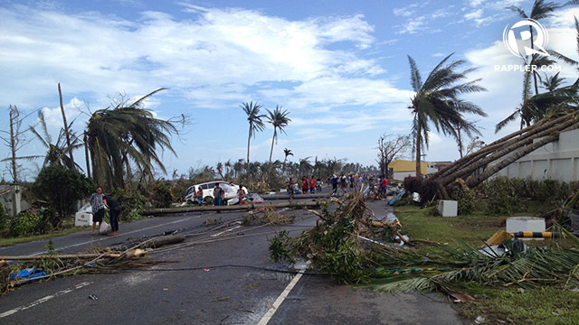 WIDESPREAD DEVASTATION. Tacloban City suffers the worst blow from Super Typhoon Yolanda. Photo by Rupert Ambil/Rappler