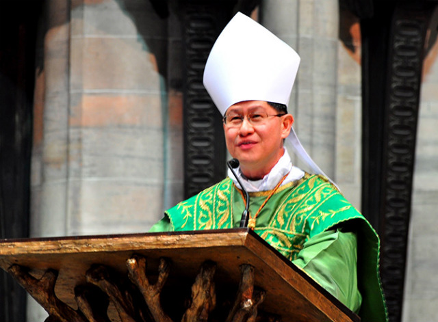 CRISES, OPPORTUNITIES. Manila Archbishop Luis Antonio Cardinal Tagle delivers his homily at Milan's iconic cathedral. Photo by the Philippine Consulate General in Milan