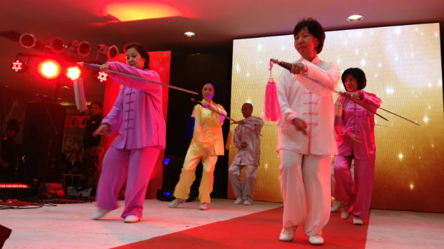GRACE IN MOTION. Members of the Luneta Taichi Group perform at the Lucky Chinatown Mall on February 9.