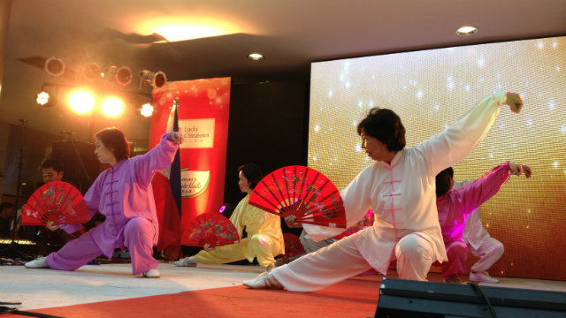 TAICHI WITH FANS. The members of the Luneta Taichi Group use fans in their routine.