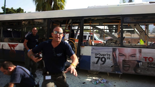 VIOLENCE ESCALATES. Israeli police gather after a blast ripped through a bus near the defence ministry in Tel Aviv on November 21, 2012. AFP PHOTO / DANIEL BAR-ON 